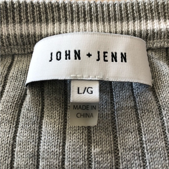 John + Jenn V Neck Ribbed Light Sweater in Grey Size L - Picture 7 of 9